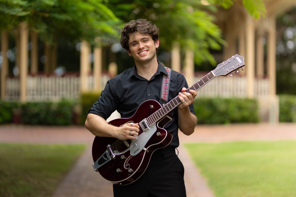 acoustic wedding singer and guitar sunshine coast wedding entertainer