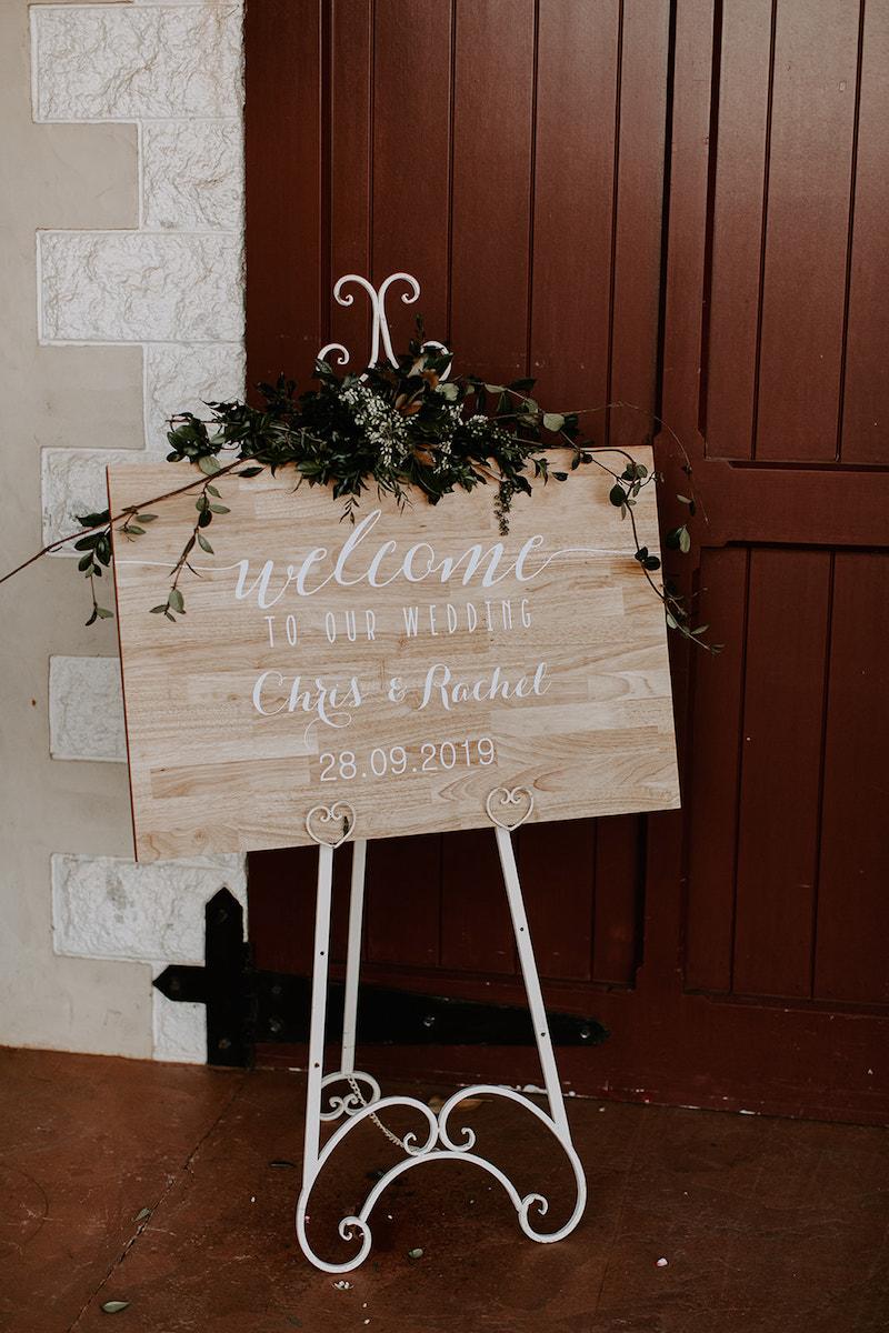 Rachel loves Chris | White Wedding in the Hinterland - The Bride's Tree